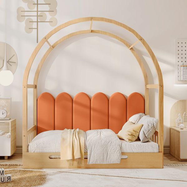 Kinderbett 140x200 cm ausziehbar mit gewölbtem Dach, Kiefernholz, dreiseitiger Rausfallschutz, Natur mit orangenen Akzenten