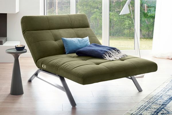 KAWOLA Liege AMERIVA Sessel Relaxliege Maxi Velvet olivgrün Fuß chrome 110 x 158 x 120 cm