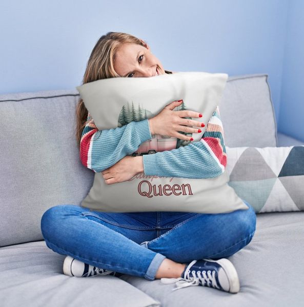 speecheese Dekokissen Camping Queen Wohnwagen Kuschelkissen