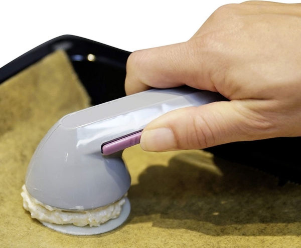 Zenker | Makronenformer Makronator 3 cm | Teigportionierer für Makronen & Plätzchen | aus Kunststoff | creme/rosa | perfekte Teigportionen für gleichmäßiges Backen Bild 2