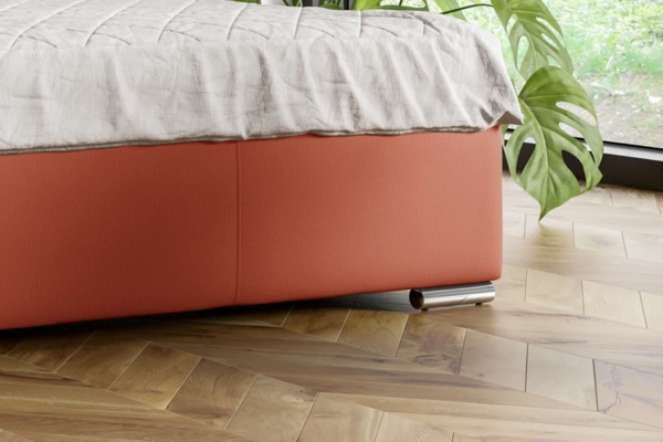 99rooms Justin Polsterbett ohne Bettkasten 160x200 cm Velours MONOLITH Korallenrot Bild 5