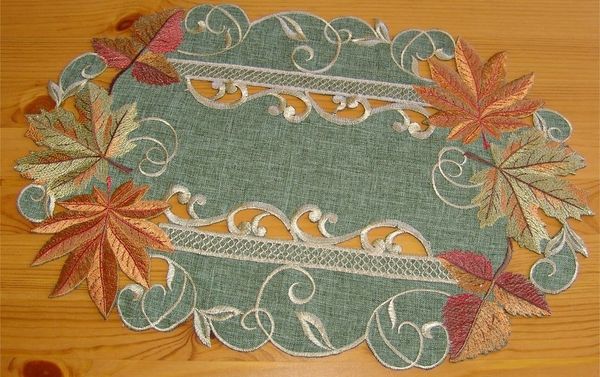 matches21 HOME & HOBBY Tischdecke Tischläufer Herbstlaub Stick bunt 30x45 cm (1-tlg)
