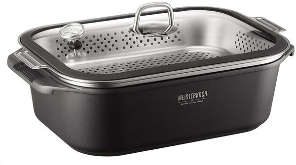 MEISTERKOCH Profi-Bräter 7,5 l mit Glasdeckel, eckig, schwarzer Alu-Guss, Induktion-geeignet mit Dämpfeinsatz, backofengeeignet bis 300°C, spülmaschinengeeignet, Bratenthermometer