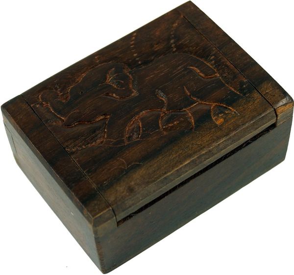 Guru-Shop Aufbewahrungsdose Beschnitzte Holzdose, Schatztruhe, Schmuck..