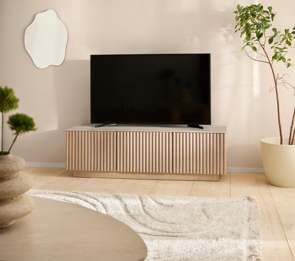 homsy by Ana Johnson TV-Schrank Solva Holzoptik aus Esche, geriffelte Front, Keramikplatte, Breite 138 cm