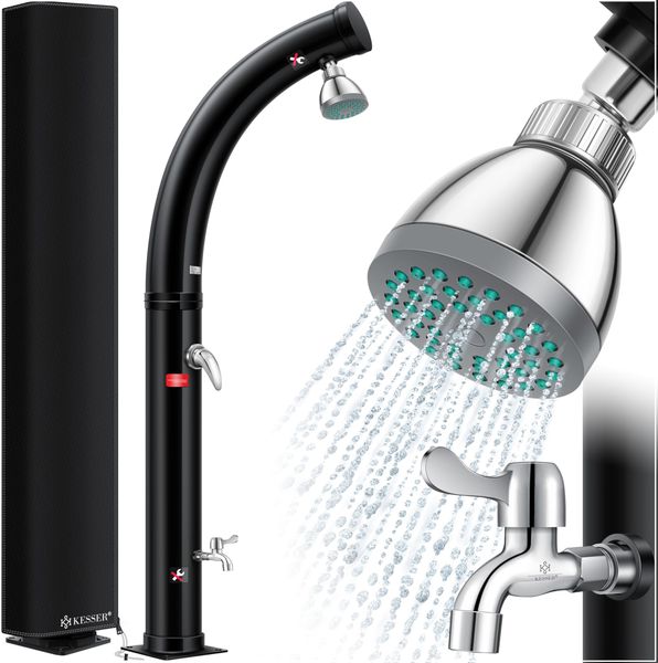 KESSER® Solar Gartendusche Solardusche Bogen mit Schutzhaube | warmes Wasser max. 60°C Pooldusche Camping | Regenduschkopf & Wasserhahn | Gartenschlauch-Anschluss Schwarz