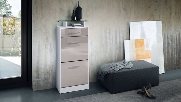 Vladon Schuhschrank Loret V2, Schuhkipper für 8 Paar Schuhe mit 2 Klappen, 1 Schublade und Glasablage, Weiß matt/Sandgrau Hochglanz (46 x 104 x 23 cm)