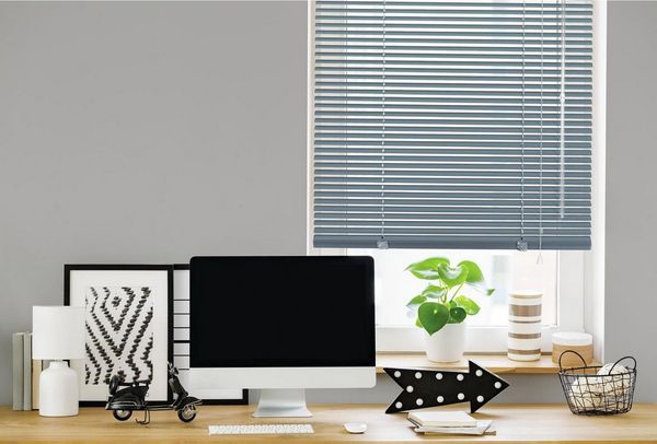 Deco Company Alu-Jalousie ohne Bohren, Zum Klemmen, Inkl. Klemmträgern, Sichtschutz, Lichtschutz, Blendschutz, Aluminium-Jalousie, Silber-Blau, 60x130 cm