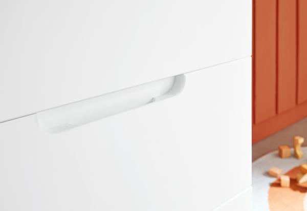 Pinolino Kinderzimmer Bridge extrabreit, 3-tlg, mit Kinderbett, extrabreiter Wickelkommode, 2- türigem Kleiderschrank, edelmatt und massive Esche Bild 2