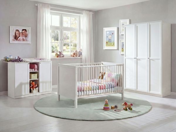 Babyzimmer-Set Kinderzimmer Babybett Wickelkommode Kleiderschrank 135 cm in Weiß