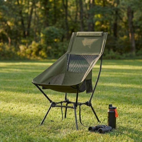 SONGMICS Campingstuhl klappbar mit verstellbarer Höhe, Stahlrahmen, Kopfstütze, hoher Rückenlehne, 2 Taschen, Outdoor, grün