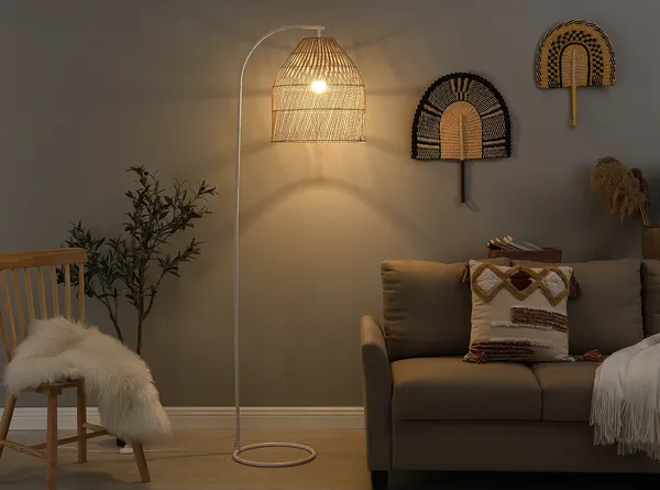 Vente-unique - PARNAIBA Floor lamp MetallRattan BeigeWeiß - B 40 cm x H 177 cm x L 55 cm