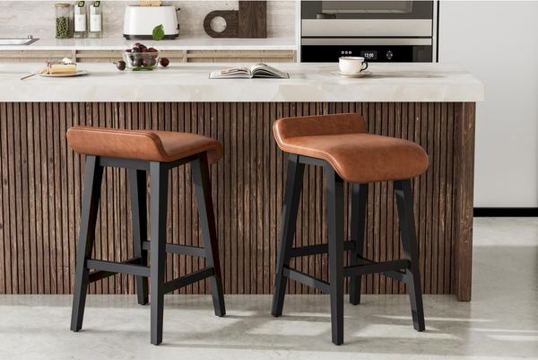 GarveeHome 2er-Set Barhocker Mit Stromlinienförmigen Sitzkissen Aus PU-Leder, 66.5cm Hoher Hocker Mit Holzrahmen Und Fußstütze, Gepolsterter Esszimmerstuhl, Für Esszimmer, 44.5 x 44.5 x 66.5 cm