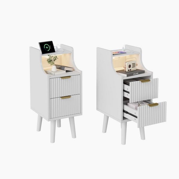 ADWOLT Nachttisch aus Holz Nachtschrank LED-Licht (2er Set, mit 2 Steckdosen sowie USB- und USB-C-Anschlüsse), Beistelltisch mit 2 Schubladen,Metallgriff,Wellenmuster,Weiß