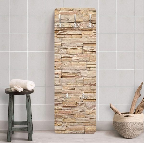 Bilderdepot24 Garderobenpaneel Design 3D-Optik Muster Steinoptik Landhaus Helle Steinmauer (ausgefallenes Flur Wandpaneel mit Garderobenhaken Kleiderhaken hängend), moderne Wandgarderobe - Flurgarderobe im schmalen Hakenpaneel Design