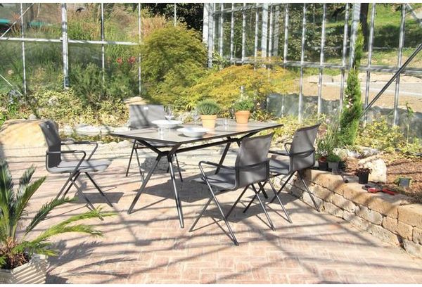 BEO Set aus 4x56096 Stapelstuhl Alpha tex 1x56097 Tisch Alpha