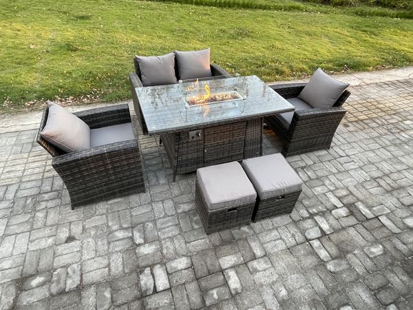 Fimous 6-Sitzer Rattan Gartensofa Set Gartenmöbel Gas Feuerstelle Esstisch mit 2 Kleiner Fußhocker Dunkelgrau Gemischt