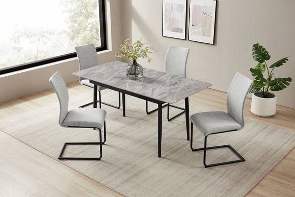 OTTO home Essgruppe Stevian, (Set, 5-tlg, Ausziehbarer Esstisch + 4 Stühle), Holz, Strukturstoffbezug, Freischwingerstühle, gesteppten Bänken