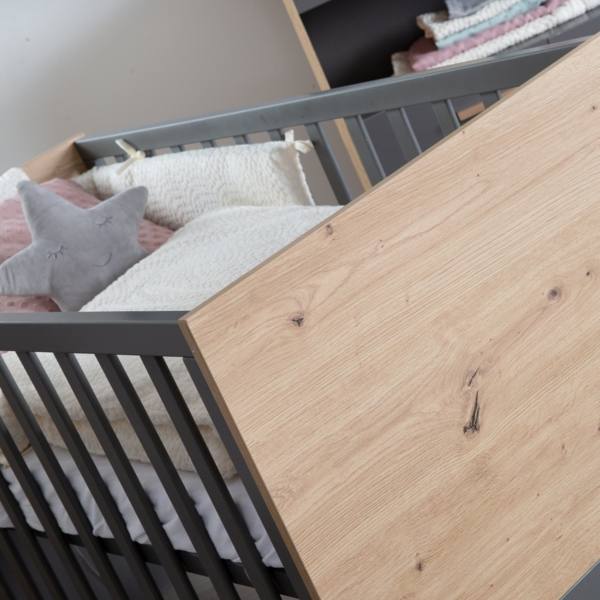 roba 'Anna' Babymöbel Set inkl. Babybett und Wickelkommode, abnehmbarer Aufsatz, Anthrazit / Dekor Kent Eiche, 60x120 cm Bild 12