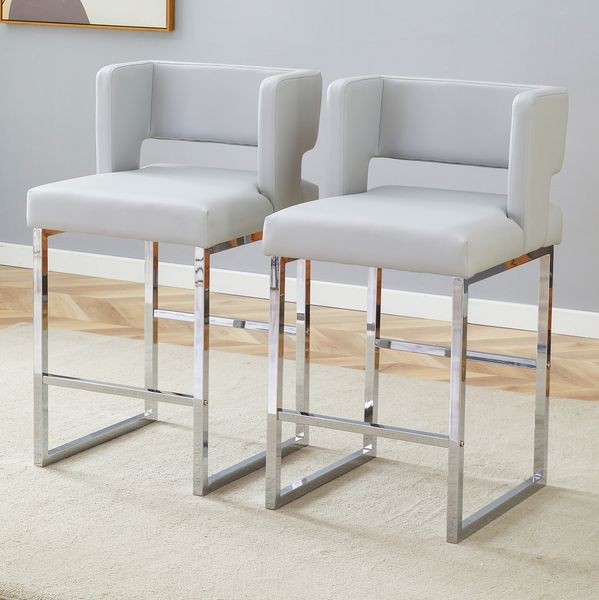 Barhocker in Hellgrau mit silbernen Metallbeinen und gepolstertem PU-Sitz, 48 x 53,3 x 91,4 cm