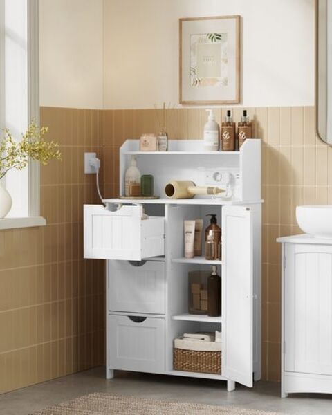 VASAGLE Badezimmerschrank, Badschrank, stehend, mit Tür, Steckdosenleiste, Schubladen, Schrank für Toilettenpapier, Toilettenschrank, verstellbare Ablagen, 30 x 60 x 100 cm, wolkenweiß BBC775W03