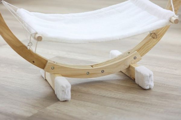 Kerbl Kratzbaum Hängematte SIESTA weiß mit Holzgestell 73x36x34 cm Kerbl 82591