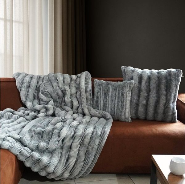 Wohndecke Waschbär-Fell Kuscheldecke, REALLaxx, 150x200 / 220x240 XXL Sofadecke Kunstfell grau, waschbar
