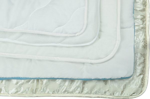 RIBECO Microfaserbettdecke Überraschungspaket wir räumen unser Lager!, Füllung: 100% Polyester, Bezug: 100% Polyester, Decken für den Winter, Bettdecke 135x200cm und weitere Größen