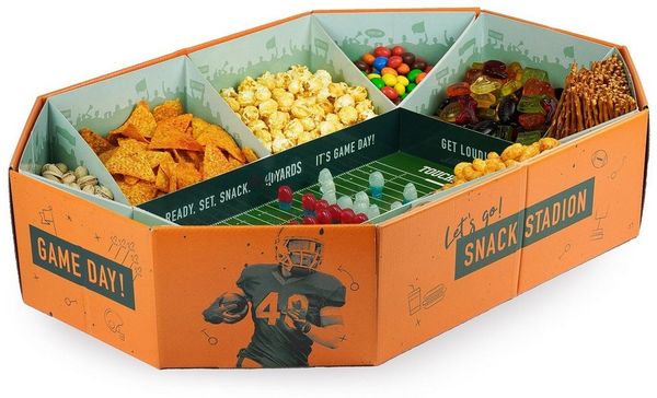 40YARDS Servierplatte American Football Snack Stadium – Großes XXL Snack Stadion, (61 x 43 x 12,5 cm)