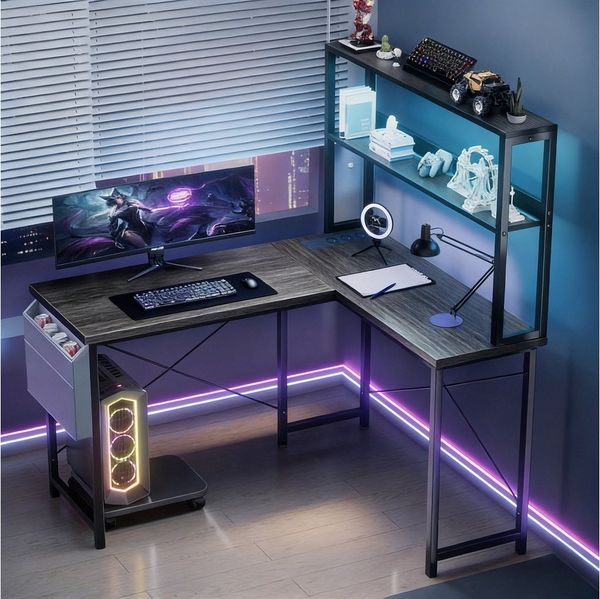 BBWL Computertisch Doppelstock-Computertisch mit RGB-LED, integrierter Steckdosenleiste, 15 mm Spanplatte P2, PVC-Kanten und flexiblem PC-Halter