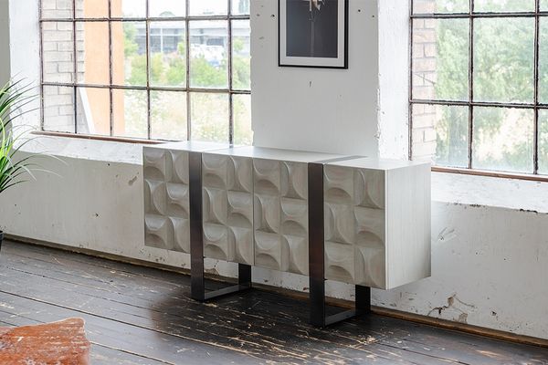KAWOLA Sideboard MARGO 4 Türen Ulme furniert grau Fuß Edelstahl gebürstet 85 x 40 x 180 cm