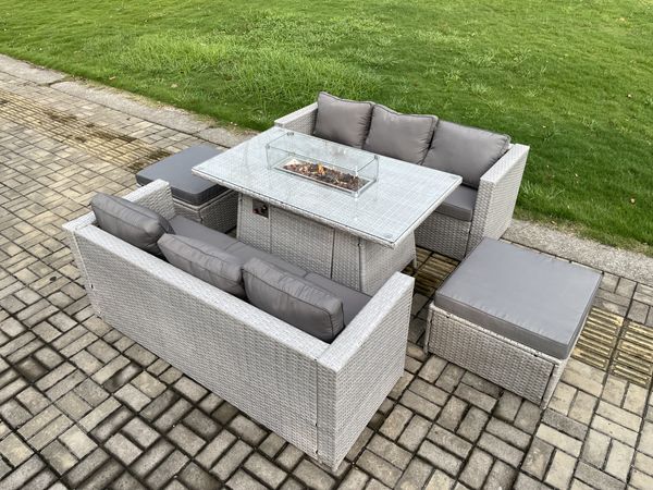 Fimous 8-Sitzer Polyrattan Gartenmöbel Set mit 2 Sofa; Gas Feuertisch und Großer Hocker Outdoor Terrassen Essgruppe Helles Grau