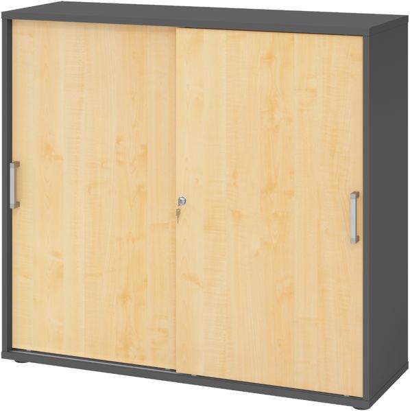 bümö Schiebetürenschrank 3OH - Aktenschrank abschließbar, Sideboard Schrank mit Schiebetüren in Graphit/Ahorn, Chromgriff - Büroschrank aus Holz mit Schiebetür, Büro Kommode für Ordner & Co, 1753S-G-3-CE
