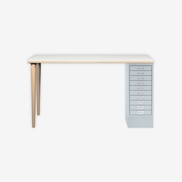 MultiDesk, 2 Eichenfüße, 1 MultiDrawer mit 10 Schüben, Dekor Plywood, Farbe Lichtgrau, Maße: H 740 x B 1400 x T 600 mm