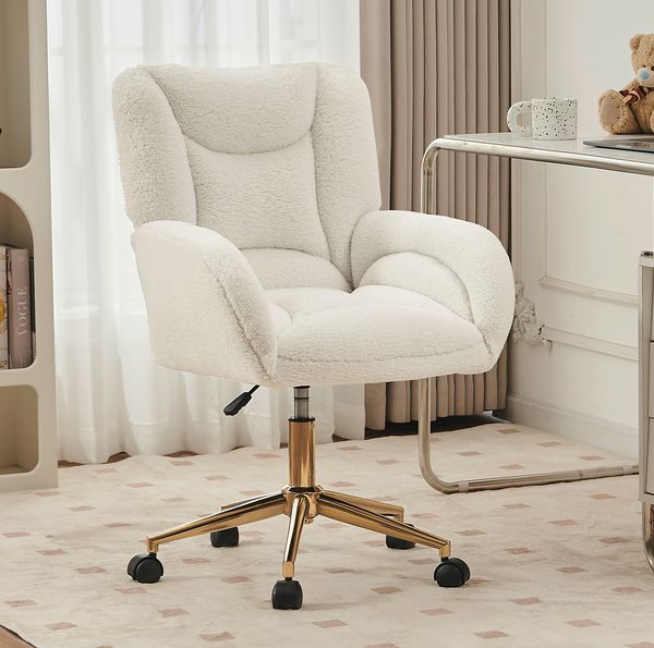 Drehstuhl 64 x 62 x 92,5 cm aus Teddy-Stoff mit goldfarbenem Metallgestell und 360°-Rollen