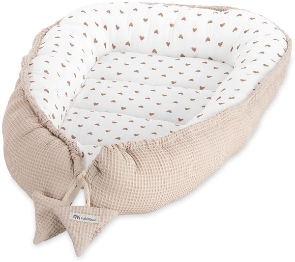 Babynest Neugeborene – Zweiseitiger Baby-Kokon aus Baumwolle Waffel & Musselin – 2 in 1 Nest & Wickelauflage – passend für FabiMax Beistellbetten & Kinderbetten (Herzen)