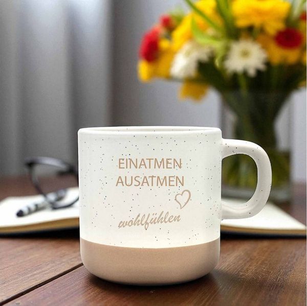 Camolo Tasse Kaffeetasse mit Spruch graviert Einatmen - Ausatmen. 360 ml, Keramik