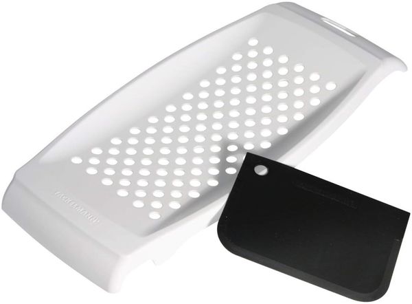 Fackelmann | Spätzlereibe Weiß | praktischer Teigschaber | Kunststoff Spätzlehobel | innovative Spätzlepresse mit Teigkarte | für perfekt geformte Spätzle und Knöpfle