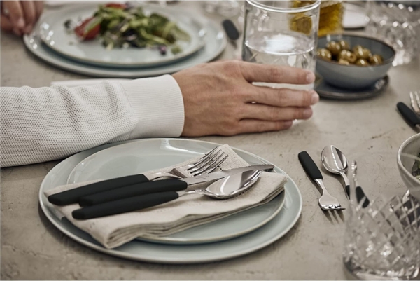 Victorinox Swiss Modern Besteck-Set für 6 Personen, 12-teilig, inkl. scharfe Messer mit Wellenschliff, Kunststoffgriffe, Schwarz Bild 2