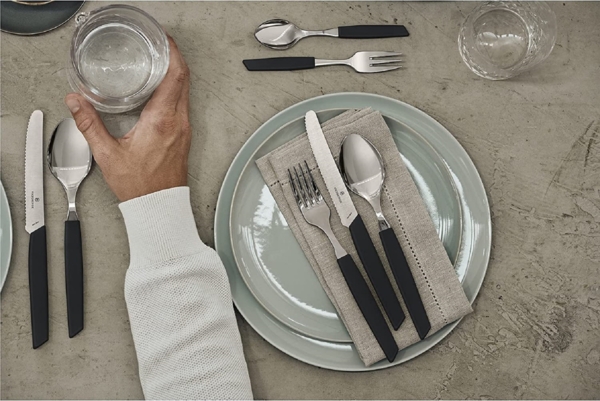 Victorinox Swiss Modern Besteck-Set für 6 Personen, 12-teilig, inkl. scharfe Messer mit Wellenschliff, Kunststoffgriffe, Schwarz Bild 3