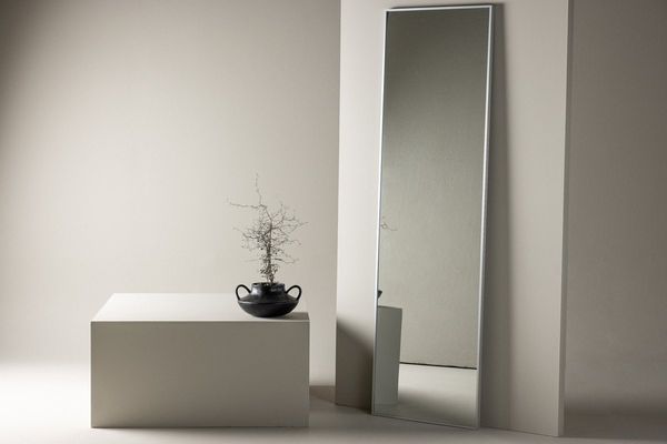 BOURGH Ganzkörperspiegel DALTON Standspiegel / Wandspiegel 220x67cm - großer moderner Spiegel, mit silbernem Rahmen