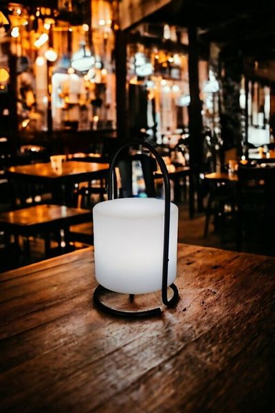 Arnusa LED Tischleuchte Kabellose Akku RGB Lampe PL408 Dekoleuchte 17x30 cm, USB-Ladefunktion, LED fest integriert, Farbwechsel, Weiß, Rot, Blau, Fernbedienung Indoor und Outdoor Nachttischlampe