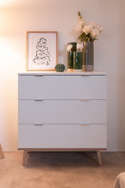 Finori Göteborg 1 Kommode, weiß / Dekor Sonoma Eiche | Kommode für Wohnzimmer | Maß: B x H x T ca. 79,8 x 86,5 x 40 cm | Kommode mit 3 Schubkästen