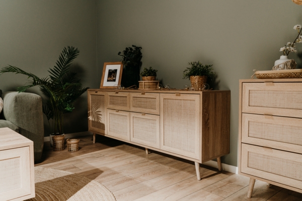 Finori Bali 51B Sideboard, Dekor Sonoma Eiche / Dekor Rafia Motivdruck| Sideboard für Wohnzimmer | Maß: B x H x T ca. 180 x 71 x 40 cm | Sideboard mit 4 Rahmentüren, 2 Einlegeböden und 2 Schubkästen