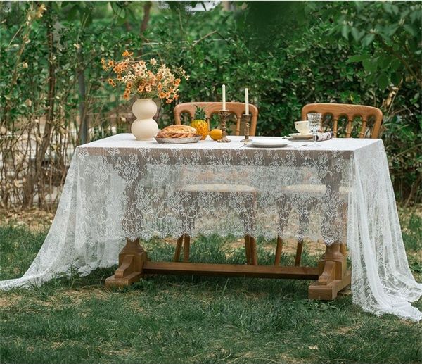 Diwzbyn Tischläufer Tischdecke Spitze,Weiße Spitze Tischdecke in Spitzenauflage Vintage, 150x300CM,Hochzeits-Tischdecke, für Esszimmer, Küche und Party
