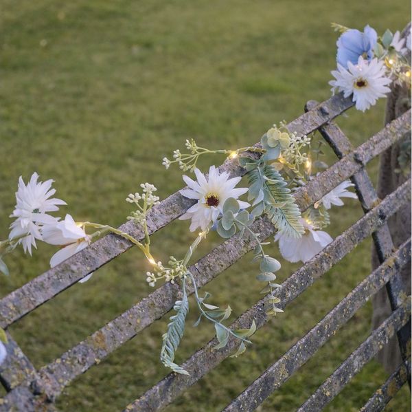 Lights4fun LED-Girlande LED-Blumengirlande mit warmweißen Mikro-LEDs in Blau & Weiß