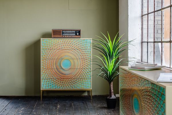 KAWOLA Highboard LAGO 5 Schubladen Glas grün Fuß Edelstahl goldfarben 120 x 40 x 100 cm