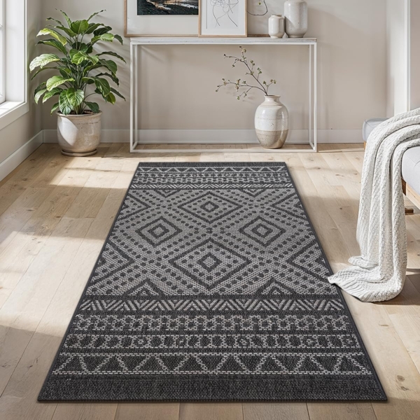 the carpet Calgary - moderner Teppich für Wohnzimmer & Esszimmer, Robustes, pflegeleichtes Flachgewebe im Vintage-Boho-Stil, ideal für Küche, Flur & Schlafzimmer, Anthrazit, 80x150 cm