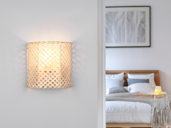 LED Wandleuchte mit Lampenschirm aus Bambus & Schalter, Höhe 19cm