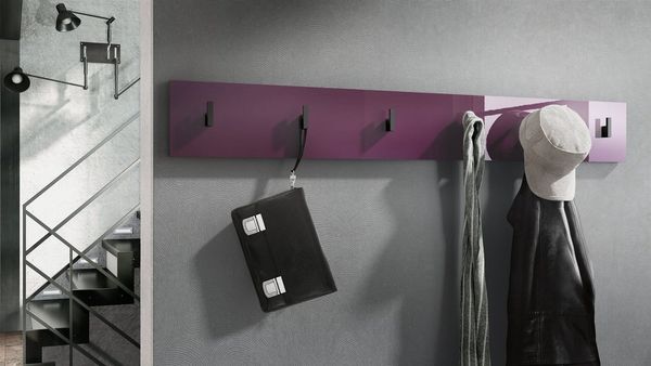 Vladon Garderobenpaneel Linea V1 (Wandgarderobe, mit 6 Kleiderhaken), Brombeer Hochglanz (110,5 x 14,5 x 3,5 cm)